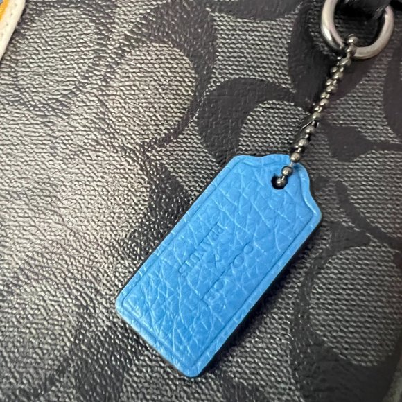 Coach X Peanuts Carryall Pouch In Signature Canvas With Snoopy c4308 - Picture 7 of 7